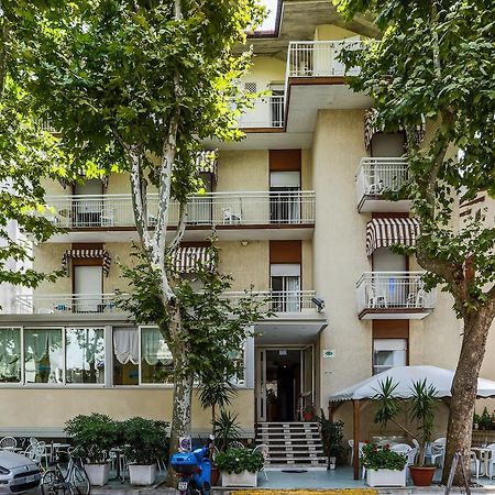 Hotel Elisabetta 2 Stelle Cattolica Exterior foto
